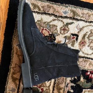 Like New UGG Size 8 Black Quincy Boots